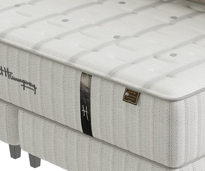 Extraordinaire Corner Up Close